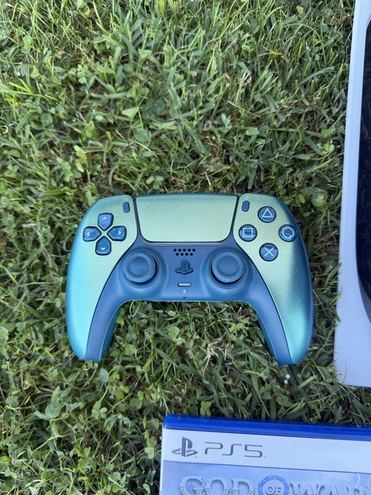 PS5 с 2 джойстика във гаранция  с много игри
