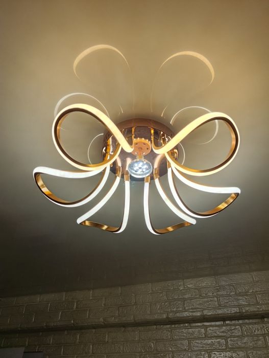 Продам светодиодную люстру