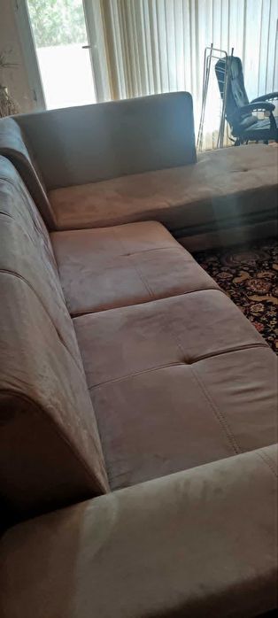 Разтегателен ъглов диван с функция легло