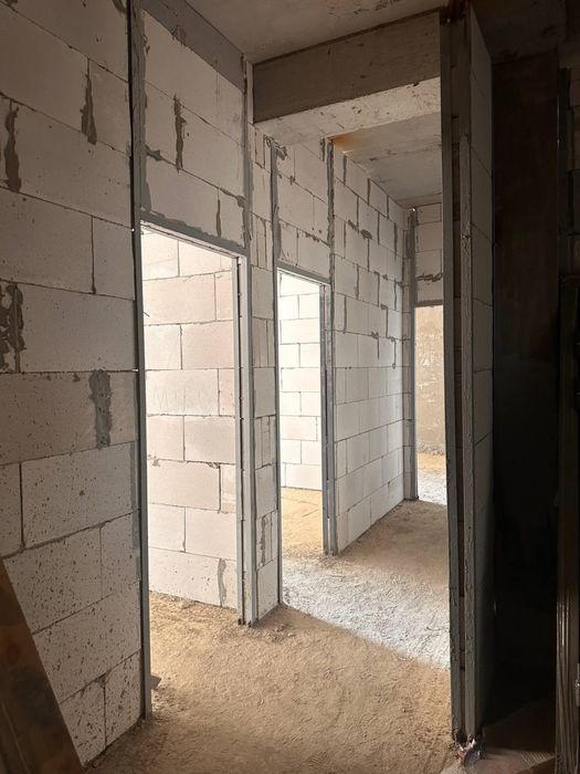 Продается квартира-коробка 216 м2