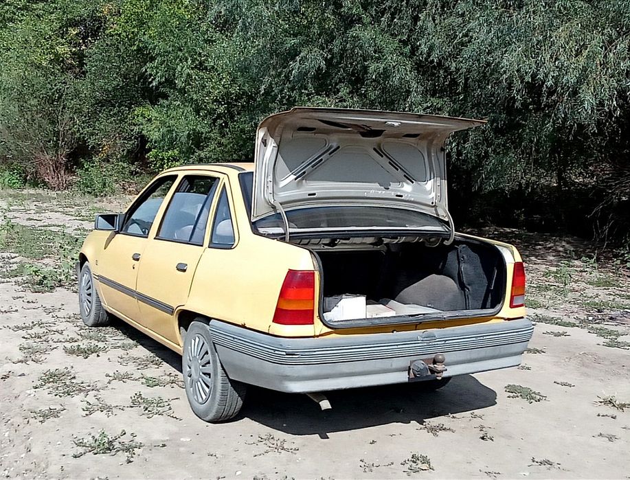 Опел КАДЕТ  GL 1,6i