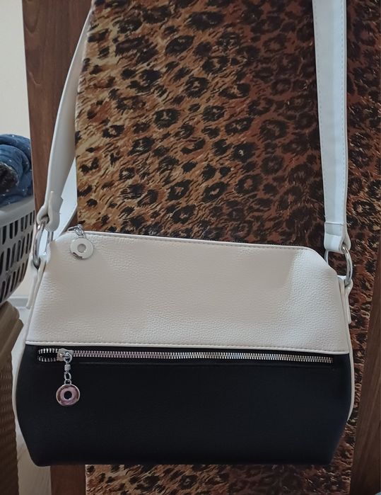 Дамска чанта през рамо