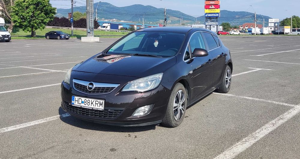 OPEL Astra 2012