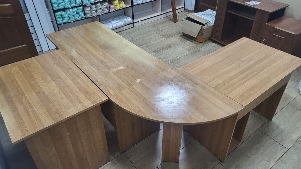 Продам стол офисный . БУ