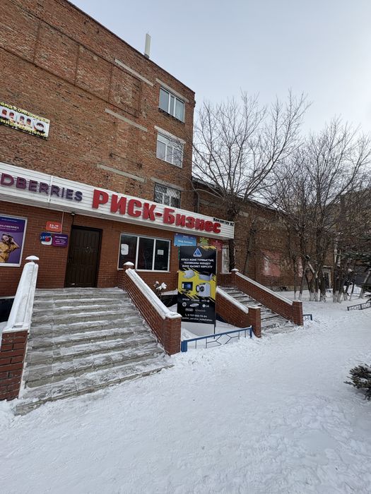 Продаются два соседних коммерческих помещения