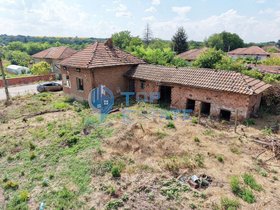Парцел със стара къща в село Драгомирово