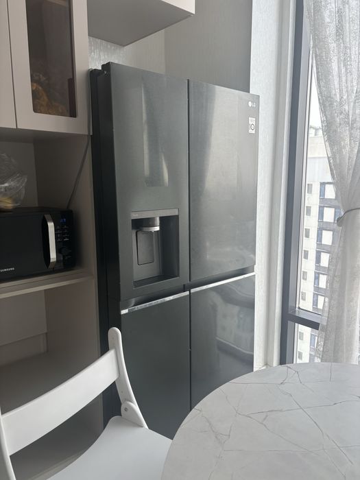 Продам холодильник с ледогенератором