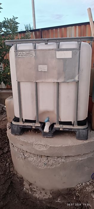 Продам бочку 1тонна
