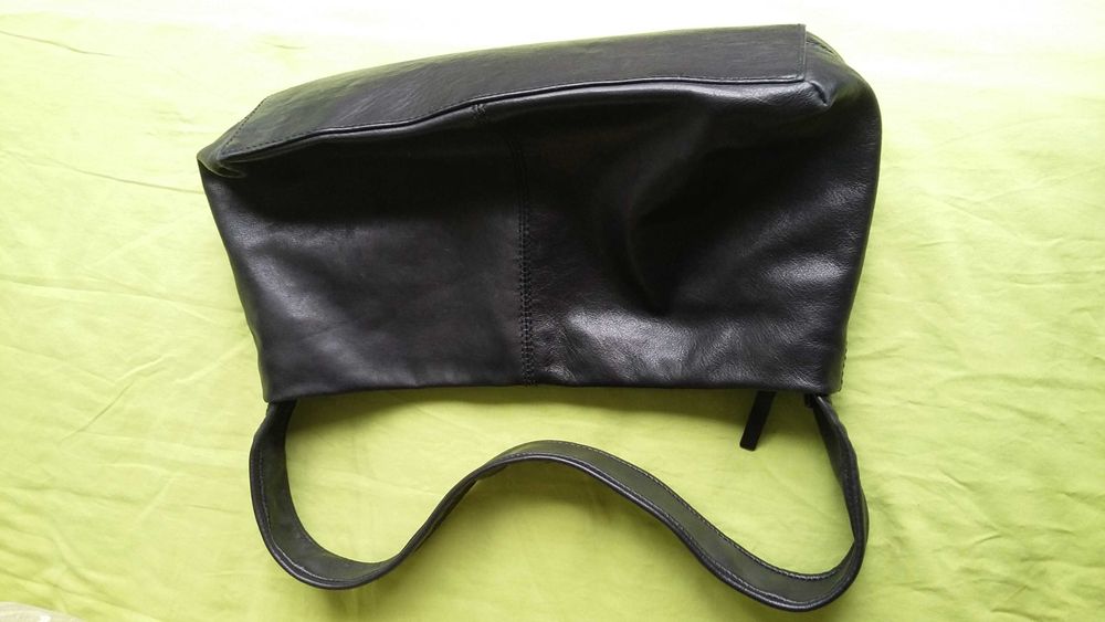 Оранжева италианска кожена чанта и черна кожена чанта