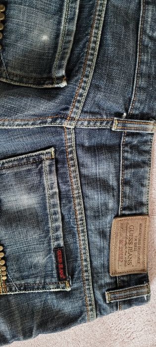 Pantaloni scurți Guess