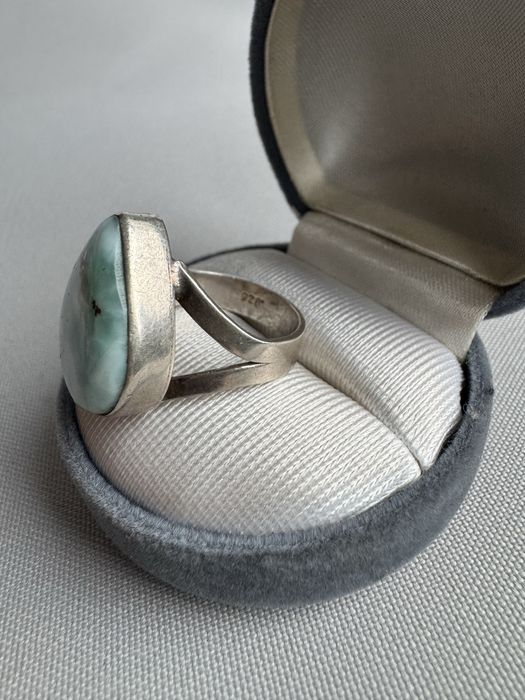 Inel din argint si larimar