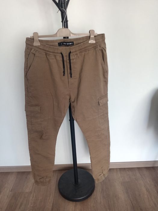 Vând pantaloni cargo pt bărbați