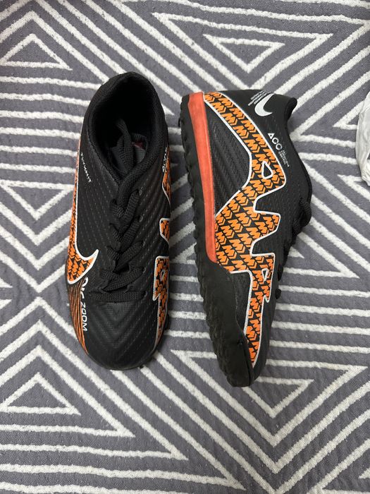 Продам футбольные бутсы