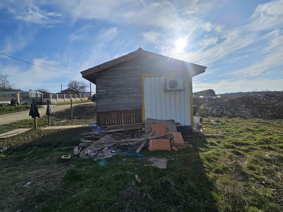 Продавам форгон със покрив 3500