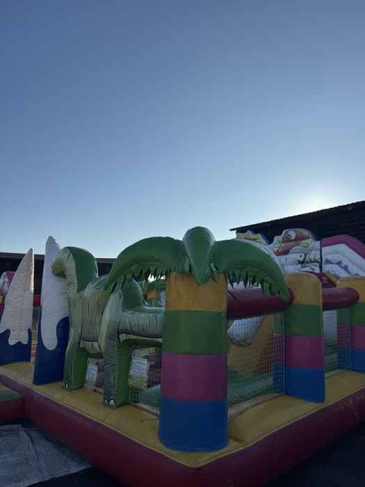 Продава се голям надуваем батут