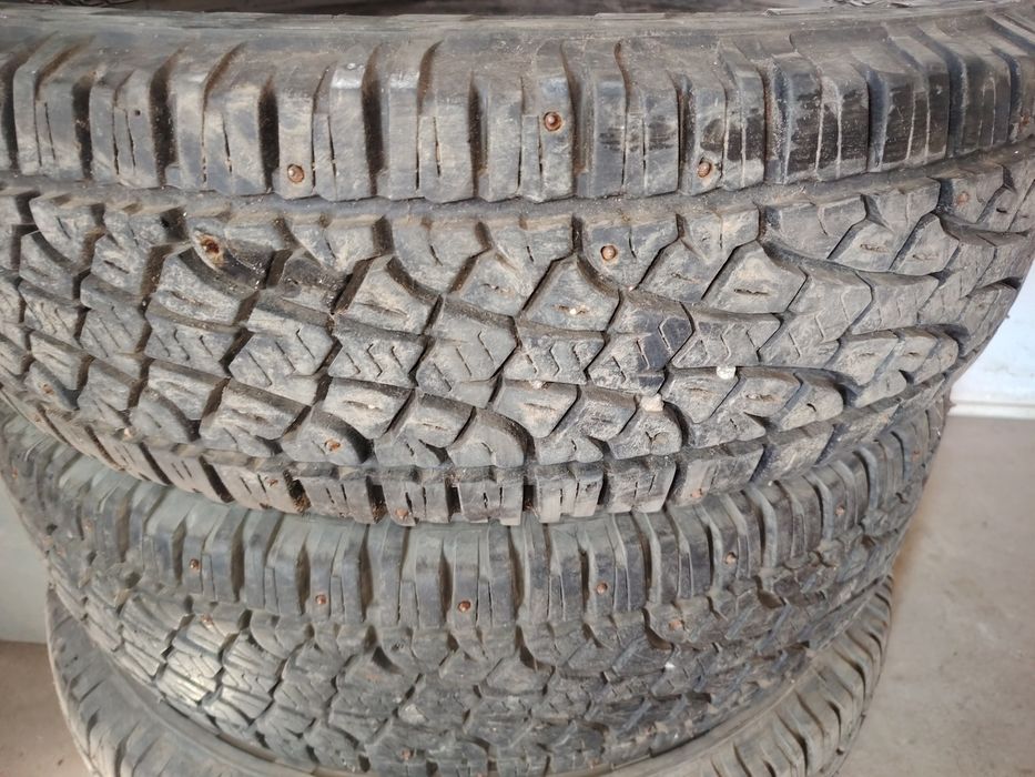 Шины зимние 235/85 R16.
