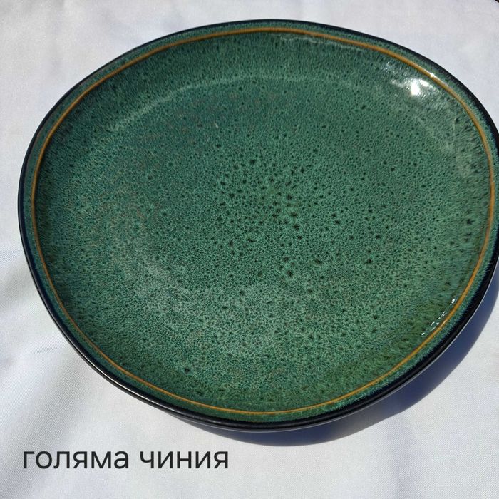 Керамични чинии и купи