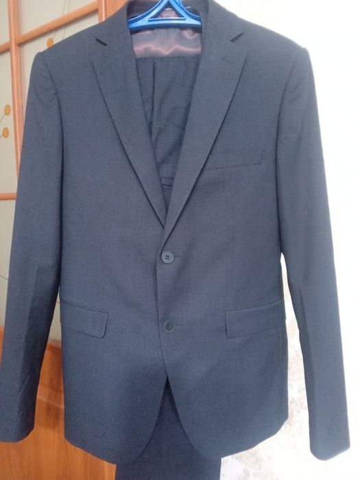 Продам костюм р-з 48.