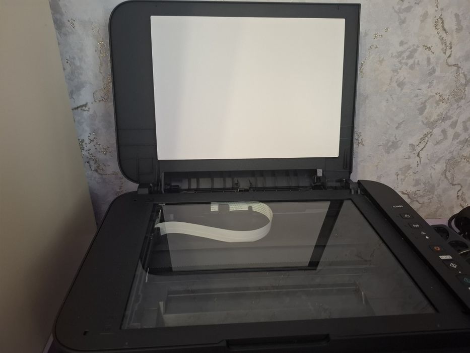 Принтер Canon PIXMA G3400 — почти новый