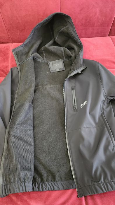 Продам ветровку Zara на мальчика