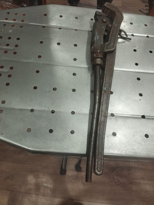Ключи для труб и гаечный