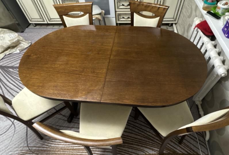 Продам деревяный стол со стульями