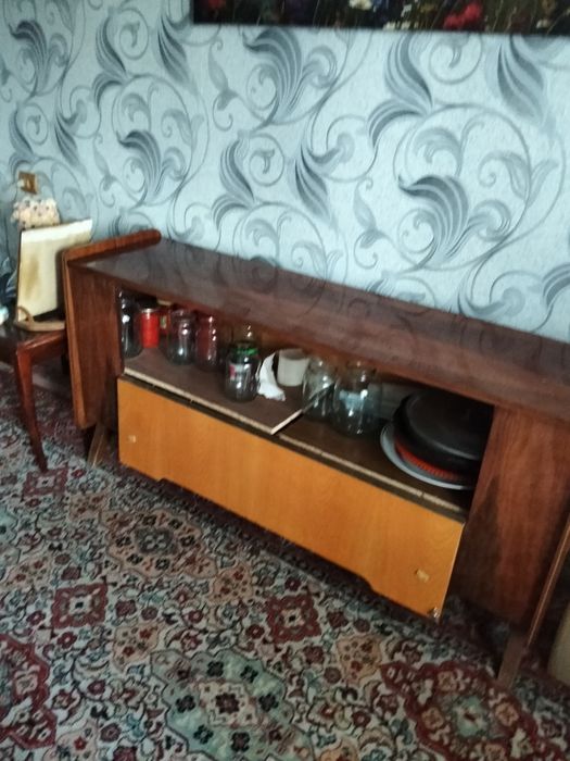 Продам тумбу отличного качества из дерева,