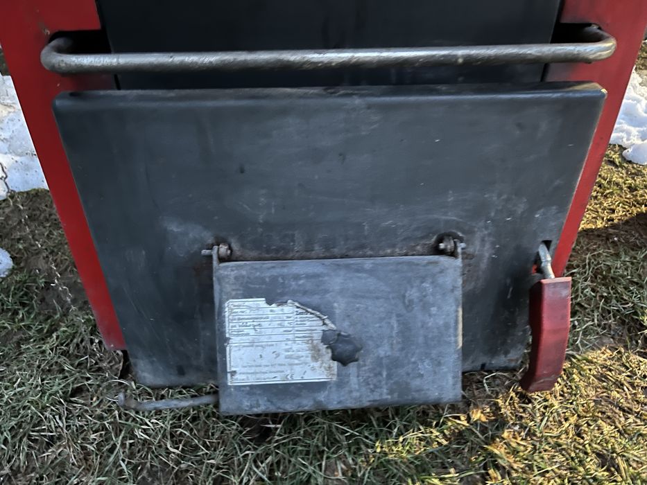 Vând centrală pe lemne