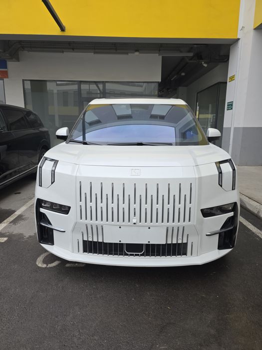 Zeekr 009 4WD 6-seats 108 kWh