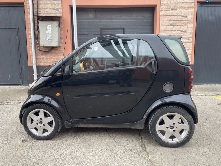 Vand sau schimb Smart Fortwo 2004 - 0.7 litri, consum mic, cutie automata