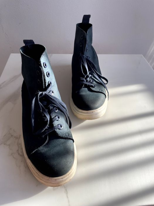 Dr. Martens боти