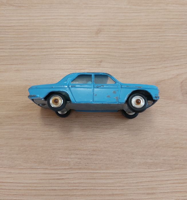 Метални колички - руска ВОЛГА, Buick Regal