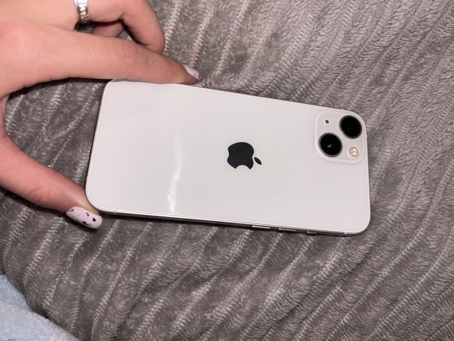 Продам iPhone 13