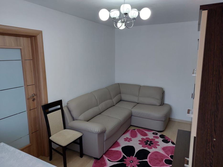 Închiriez apartament cu 2 camere, complet mobilat -lângă Poliție
