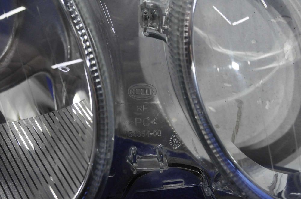 Стекло фары Mercedes-Benz E-Class 2002 W211