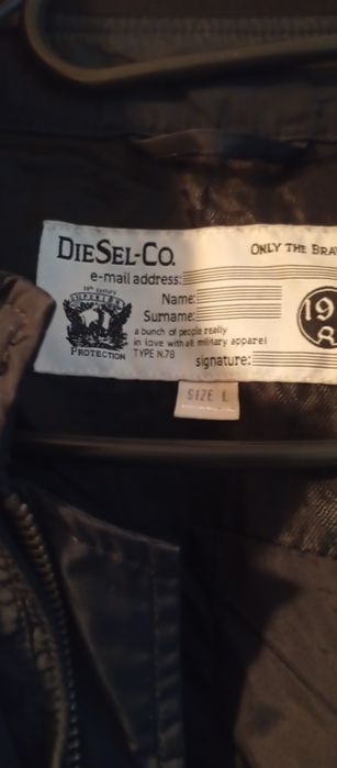 Geacă  DIESEL BLACK GOLD – Ediție Specială marimea L
Mărimea L .

O pi