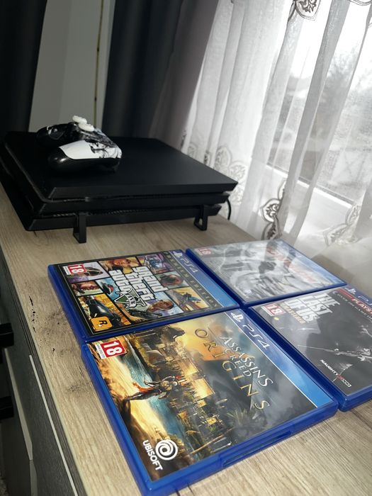 Playstation 4 PRO + controller + jocuri
