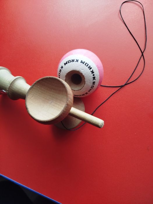 vând kendama krom pop roz