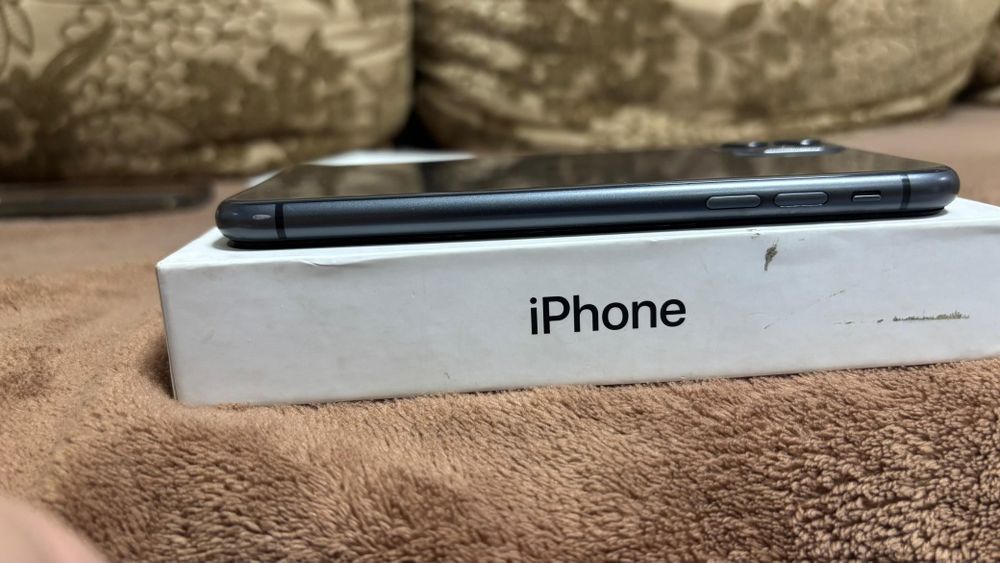 Продам телефон Айфон 11