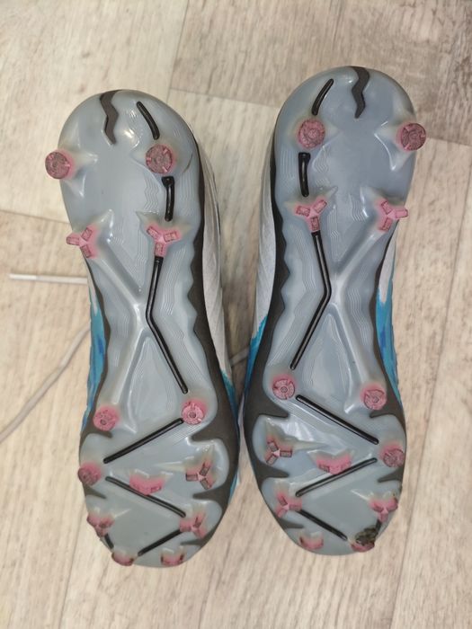 Футбольные бутсы Nike phantom gx