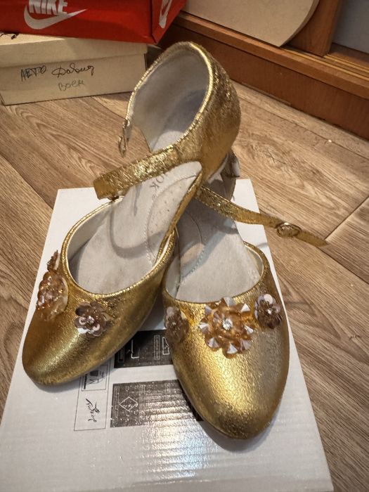 Срочно ! Продам туфли детские 34 размер