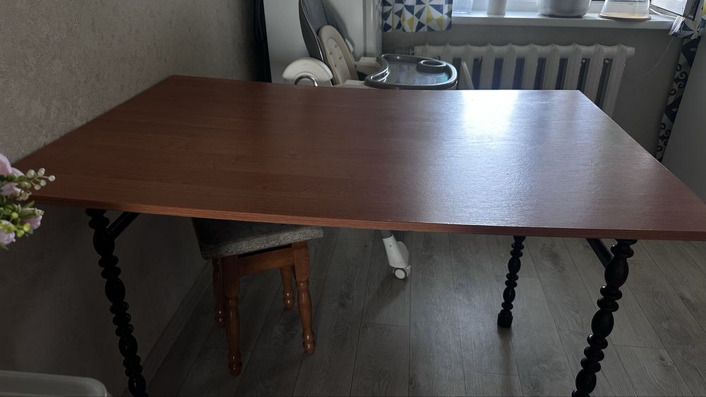 Продам кухонный стол