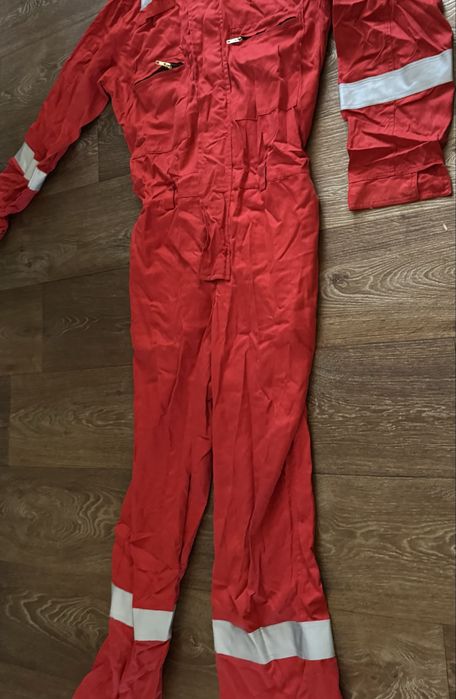 Продам спец одежду новую 2 шт размер 48