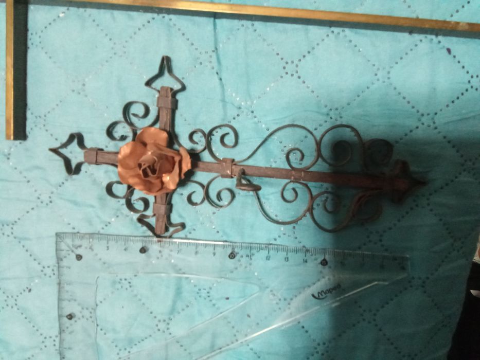 Два метални винтидж кръста