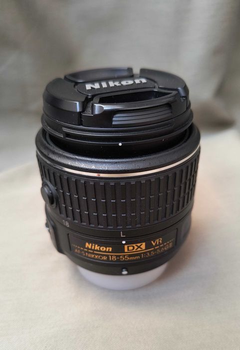 Nikon D5200 + obiectiv Nikon 18-55 mm + accesorii