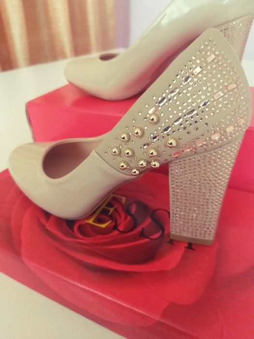 Vecherniy tufli. Kiyilmagan. Yangi