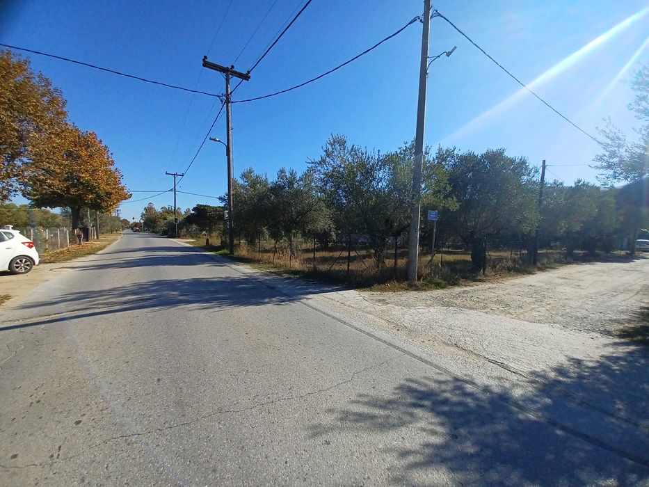 Продава ТОП парцел 300м2 на пътя към плажа Паралия Врасна,Гърция