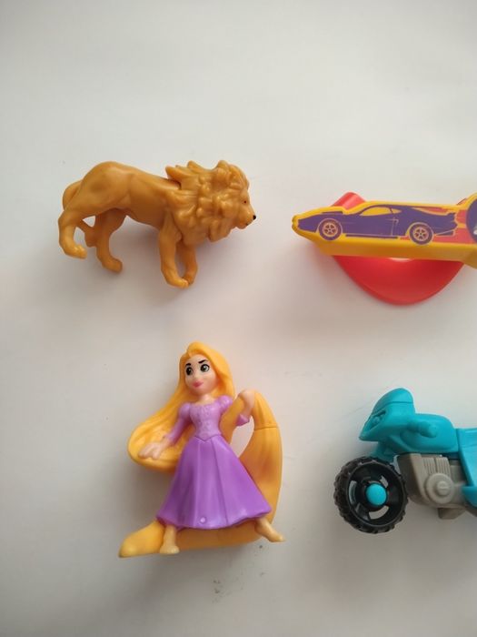 Продавам 6 бр. играчки от яйца на Kinder / Киндер от серия Kinder Surprise