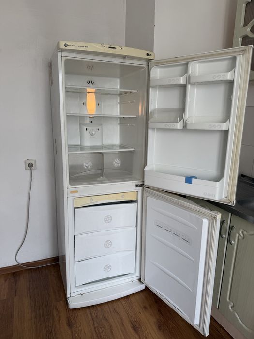 Продам холодильник в отличном состояний