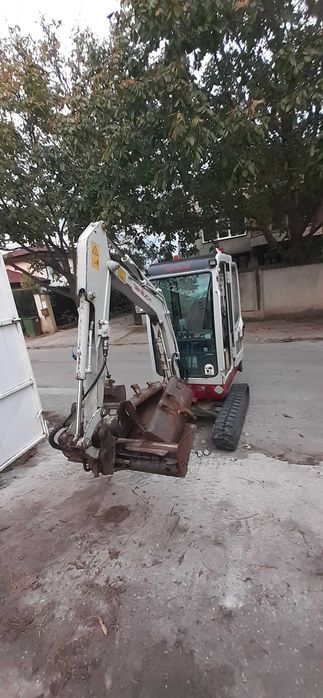 Услуги с мини багер, мини челен товарач и самосвал с кран.